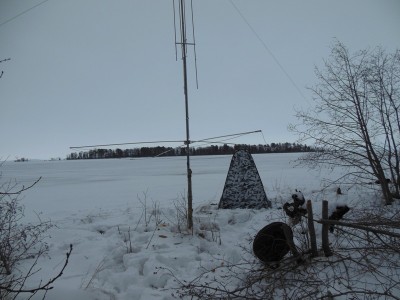 Палатка для рыбалки - в 5 метрах от антенны.JPG